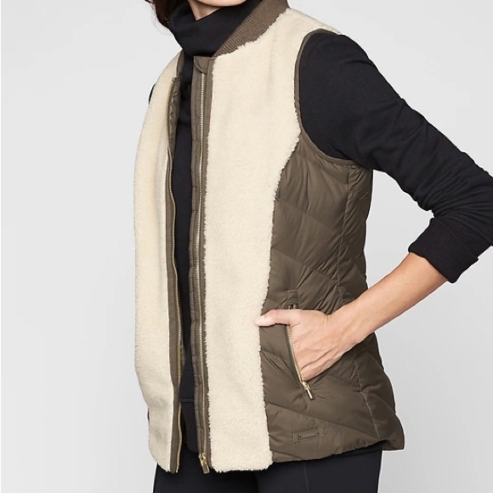 Athleta Responsible Down Tundra Vest, Dark Oasis Green, size M